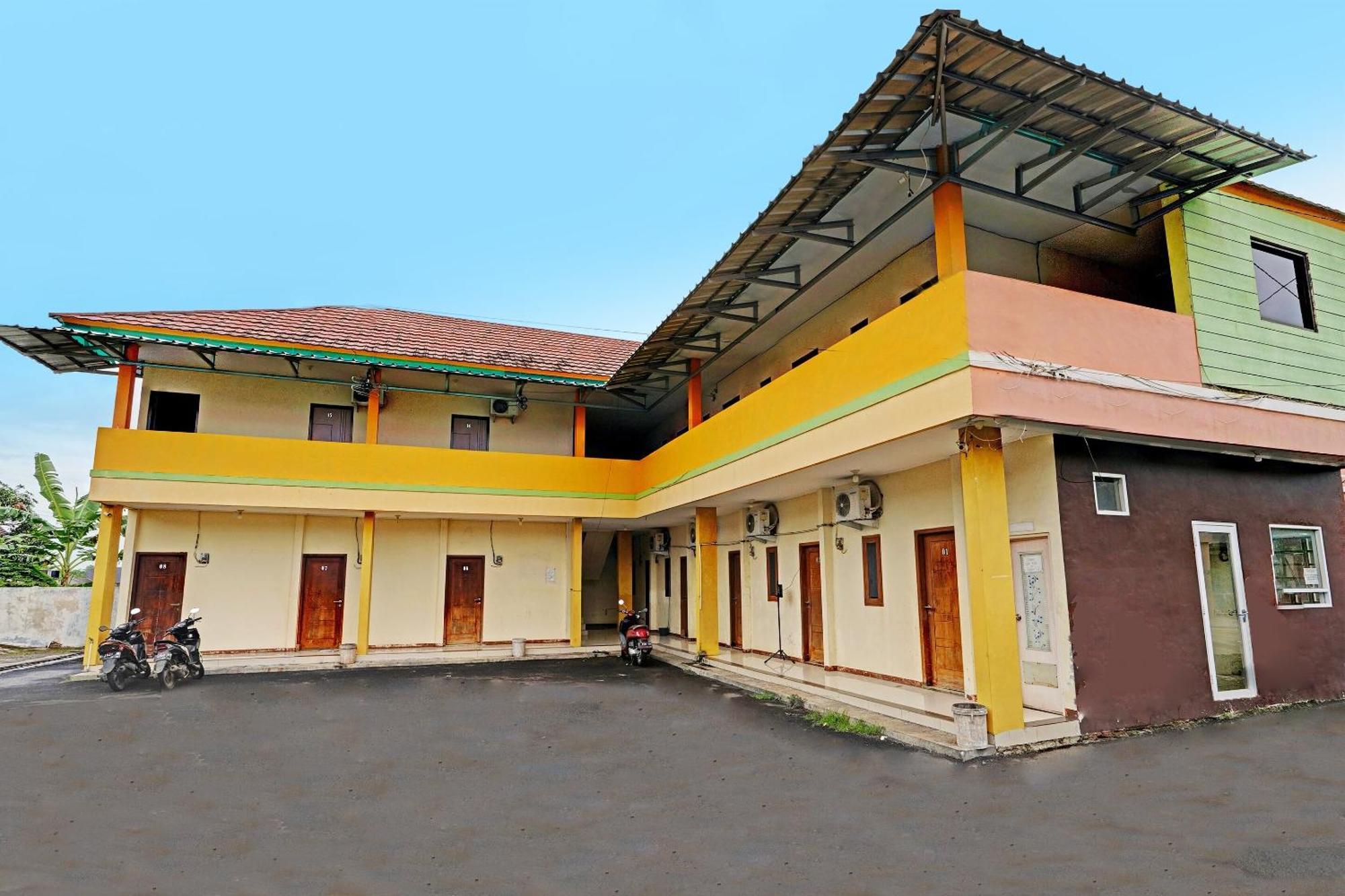 Oyo 91955 Pondokan Cempaka Cirebon Exteriér fotografie