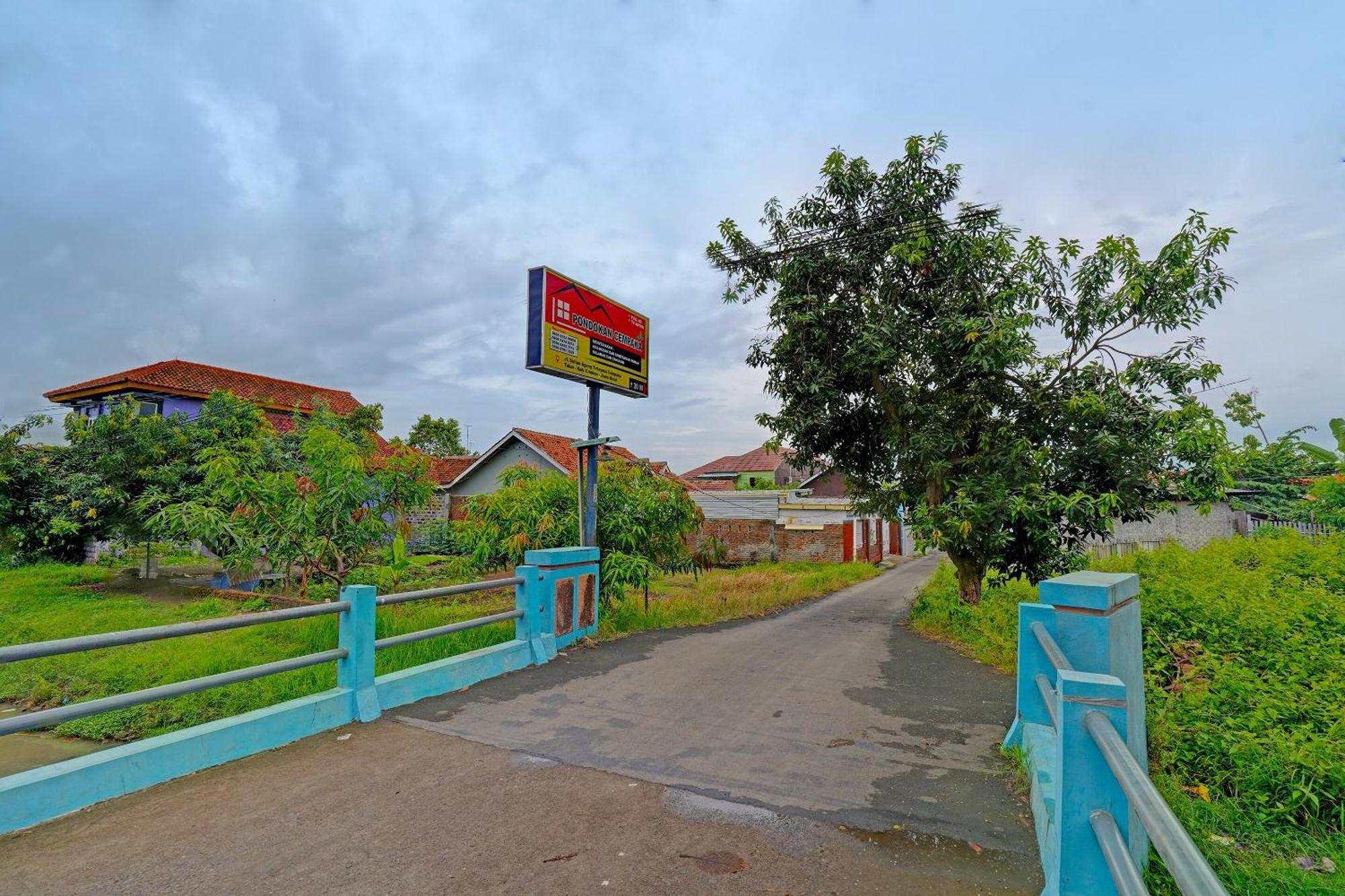 Oyo 91955 Pondokan Cempaka Cirebon Exteriér fotografie