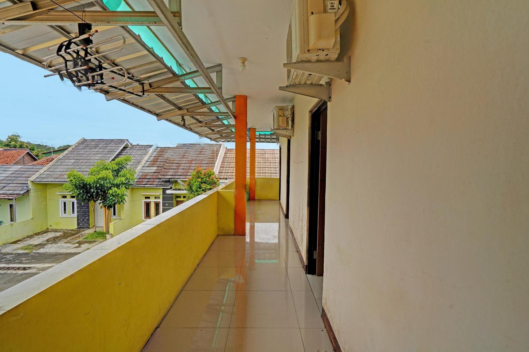 Oyo 91955 Pondokan Cempaka Cirebon Exteriér fotografie