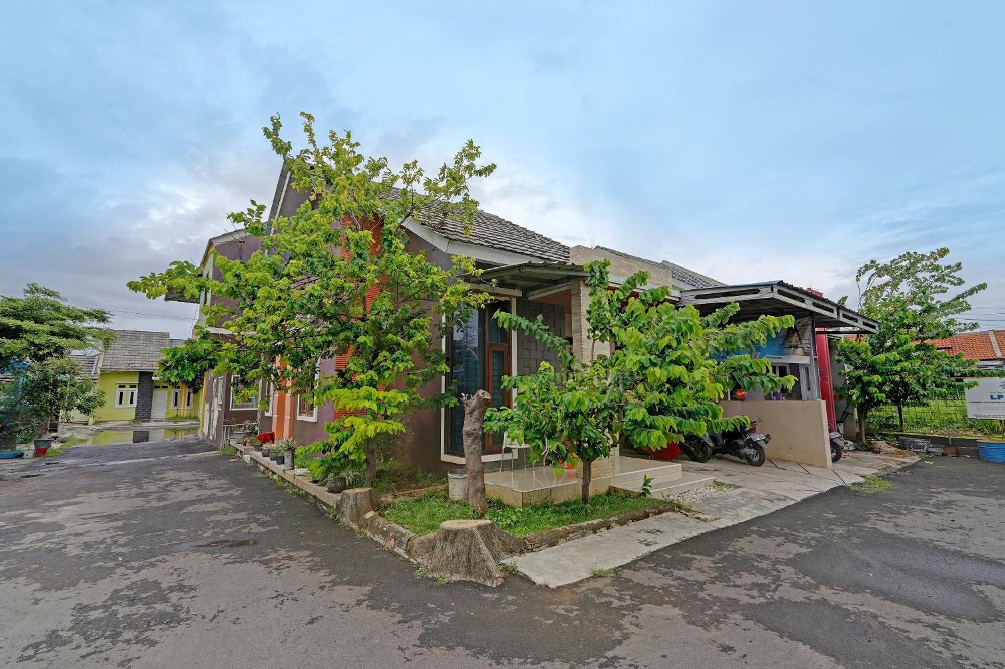 Oyo 91955 Pondokan Cempaka Cirebon Exteriér fotografie