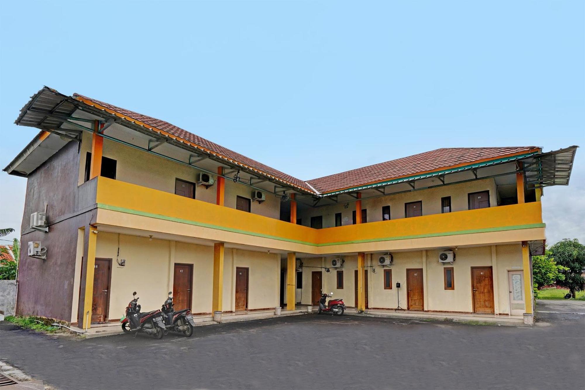Oyo 91955 Pondokan Cempaka Cirebon Exteriér fotografie