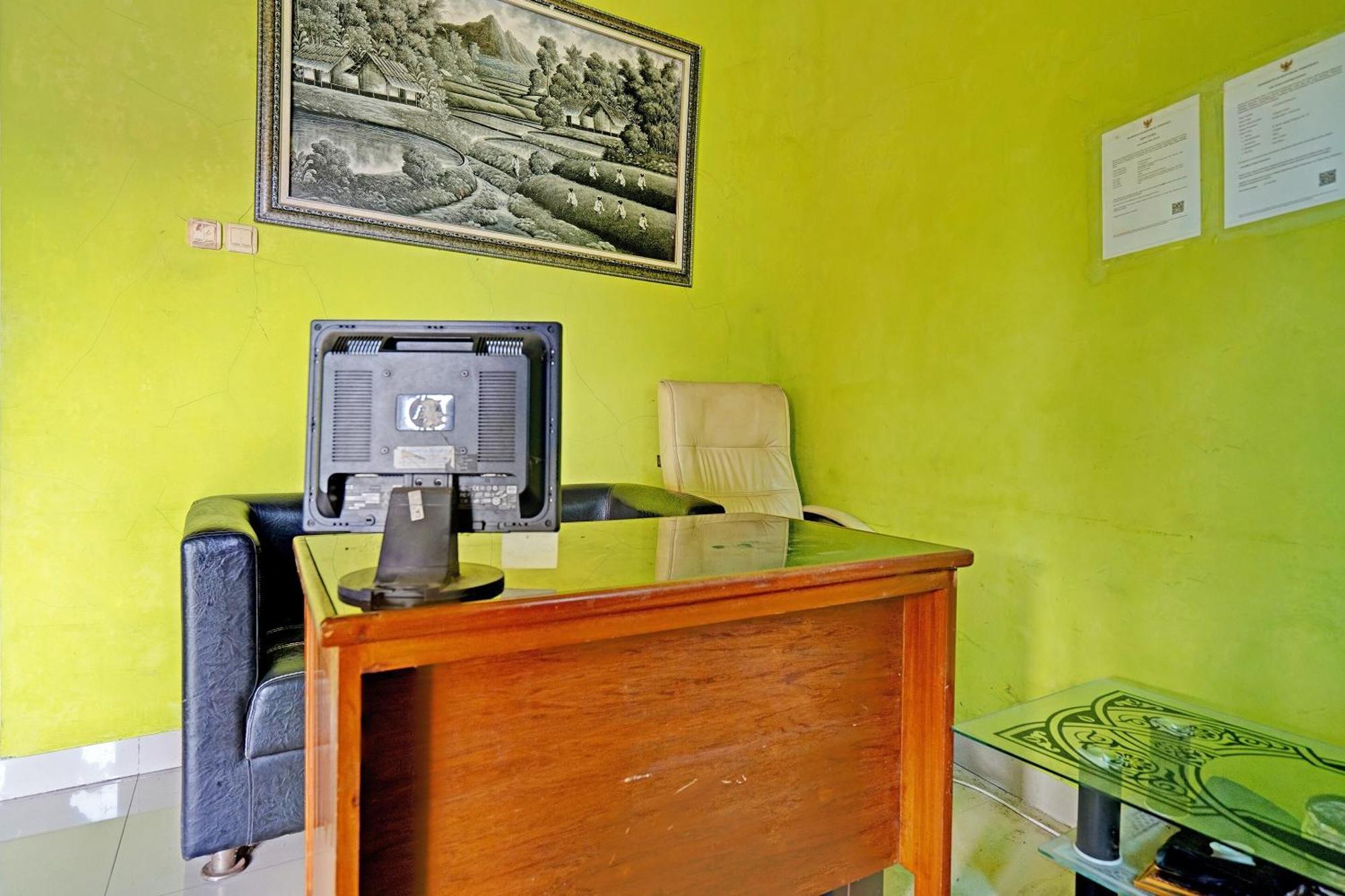 Oyo 91955 Pondokan Cempaka Cirebon Exteriér fotografie